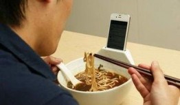 八卦吃瓜一堆人吃饭视频,揭秘吃瓜群众餐桌上的八卦风云