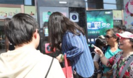 吃瓜青年路人视角视频