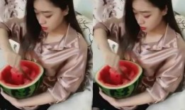 最好看的女人吃瓜视频,揭秘最好看的女人吃瓜瞬间