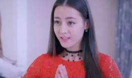 肖战和迪丽热巴吃瓜视频,甜蜜互动引网友热议