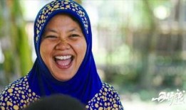 藏族夫妻吃瓜视频大全,藏族夫妻甜蜜吃瓜瞬间，尽展民族特色生活画卷