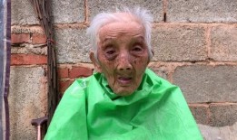 农村老太闲聊吃瓜视频大全,揭秘乡村生活趣味瞬间