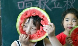 西瓜视频儿童吃瓜搞笑,小宝贝欢乐吃瓜瞬间