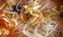 瓜妈给二姐吃螺丝粉视频,共品螺丝粉美味时光