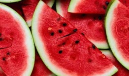 有关吃瓜的例子素材视频,吃瓜群众视角下的社会现象解析