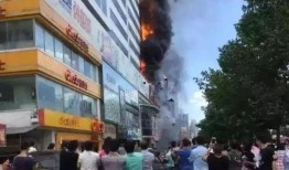 大汉步行街吃瓜事件视频,一场网络热议的街头冲突揭秘