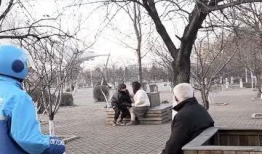 大爷点外卖吃瓜视频