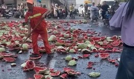 大汉步行街吃瓜事件视频,一场网络热议的街头冲突揭秘