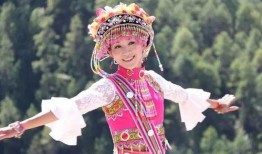 云南傈僳族小伙吃瓜王视频,传统美食魅力四溢