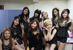 上海女孩吃瓜群众视频,揭秘网络热传视频背后的故事