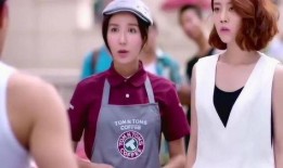 小情侣吵架吃瓜群众视频,吃瓜群众围观热议