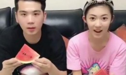 夫妻两人吃瓜视频播放,吃瓜视频见证爱情点滴