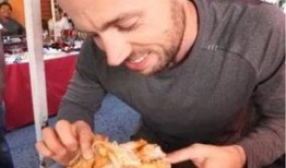 外国人吃方瓜视频,外国人品尝中国特色蔬菜的趣味瞬间