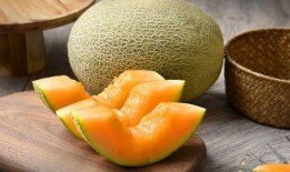 新疆旅游吃哈密瓜视频,甜蜜邂逅哈密瓜的味蕾盛宴