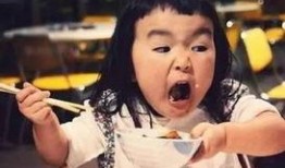 蒙眼吃瓜大妈视频,太神奇了！