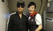 空姐和机长吃瓜视频,机长空姐同框吃瓜，揭秘航班上的轻松时刻