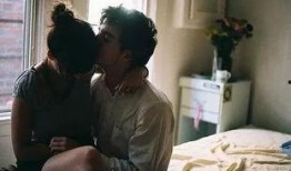 情侣吵架吃瓜亲嘴视频,甜蜜瞬间曝光！