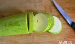 男孩吃角瓜的视频