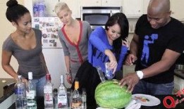 外国人免费吃瓜视频,外国人免费品尝瓜果盛宴，尽享异国风情