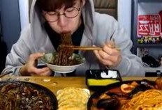 四大爷吃大瓜视频,四大爷的夏日消暑大瓜盛宴