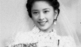 女孩寺庙吃瓜视频播放,女孩吃瓜视频走红网络，揭秘神秘寺庙日常