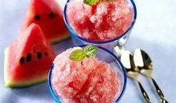 吃瓜人家吃冰淇淋视频,揭秘吃瓜人家吃冰淇淋的甜蜜瞬间