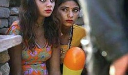 印度女孩吃瓜视频,西瓜盛宴瞬间