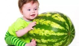 西瓜视频儿童吃瓜搞笑,小宝贝欢乐吃瓜瞬间