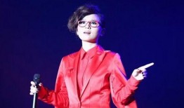 周笔畅拿大号吃瓜视频,揭秘娱乐圈幕后真相