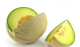 小二哈吃哈密瓜视频,萌态十足引网友爆笑