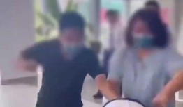 4s店员工与未成年视频吃瓜,揭秘背后真相