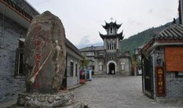 磨西古镇吃瓜事件始末视频