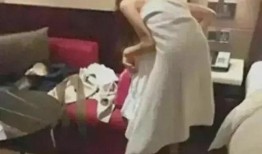 女子路边吃瓜视频播放网站,揭秘热门视频网站幕后故事