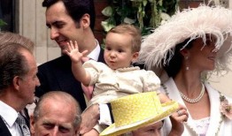 西班牙皇室吃大瓜视频,揭秘王室内部惊人秘密