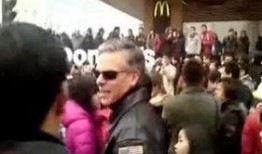 外国吃瓜群众现场视频播放,揭秘真实现场瞬间