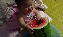 为吃瓜打哭孩子的故事视频,一场网络视频引发的育儿风波