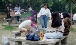 烟台老师吃瓜事件视频,视频曝光引发社会热议