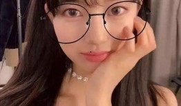 宿舍吃瓜视频眼镜妹,眼镜妹引发校园热议