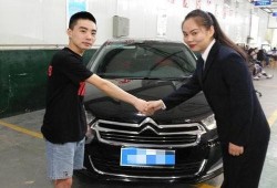 奥迪女销售员吃瓜视频大全,视频大全揭秘职场趣闻