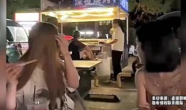 吃瓜抠脚女孩视频,揭秘网络红人的日常生活