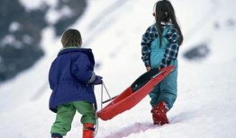 成都滑雪吃瓜事件视频曝光,现场混乱引热议