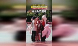 小情侣吵架吃瓜群众视频,吃瓜群众围观热议