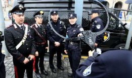 上海警察吃瓜视频曝光,网络监督下的警民互动