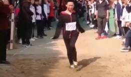 带你吃瓜打快板搞笑视频,搞笑视频欢乐无限