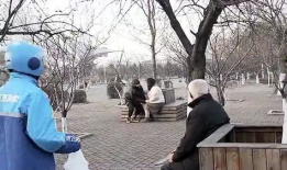 大爷点外卖吃瓜视频