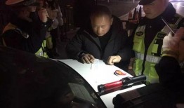 江油男子吃瓜酒驾视频,视频曝光引发网友热议