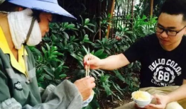 牟平路边吃瓜事件视频曝光,视频曝光揭示惊人一幕