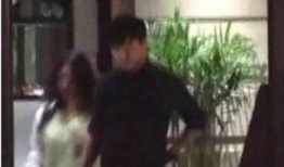 男友出轨吃瓜视频大全,男友背叛瞬间，吃瓜群众围观现场